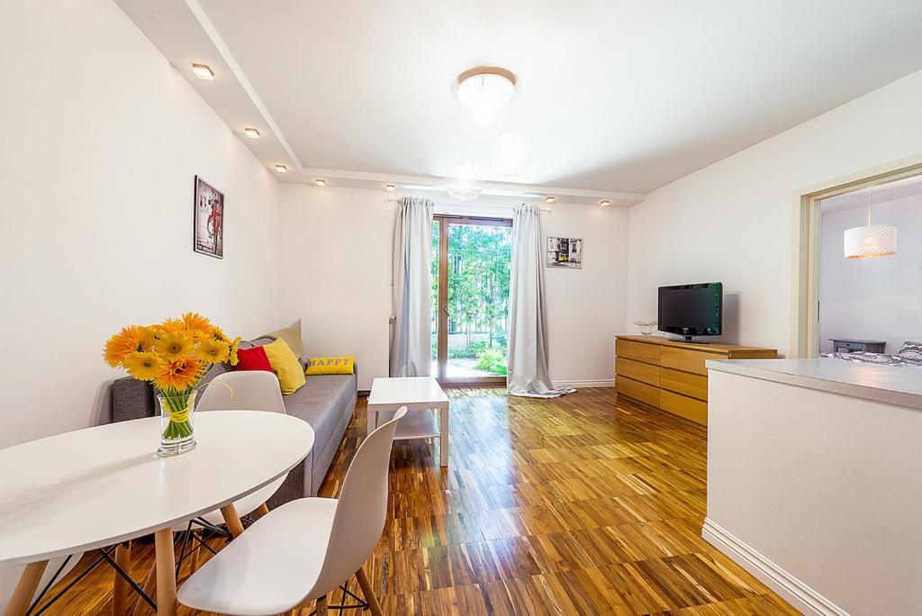 Apartment Powisle With Garage Варшава Екстериор снимка